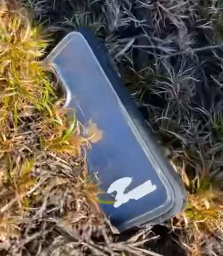 Пользуйтесь защитными чехлами: iPhone выжил, упав с высоты 4200 метров (видео)