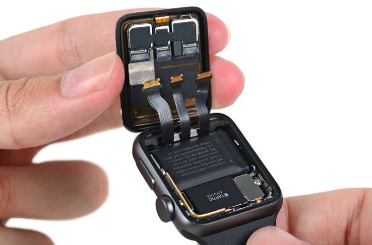 Это фиаско, Google. Смарт-часы Pixel Watch распадаются на части спустя пару месяцев эксплуатации
