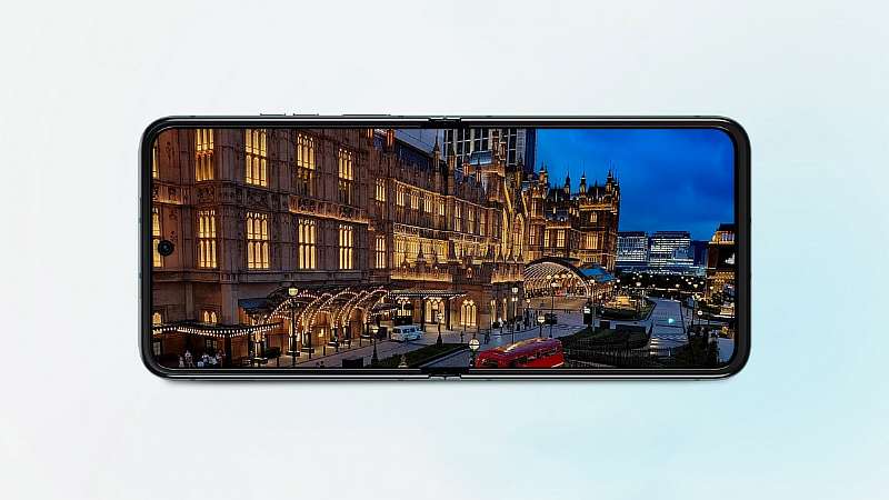 Motorola RAZR 40 официально представлен. Цена и характеристики самого красивого складного смартфона