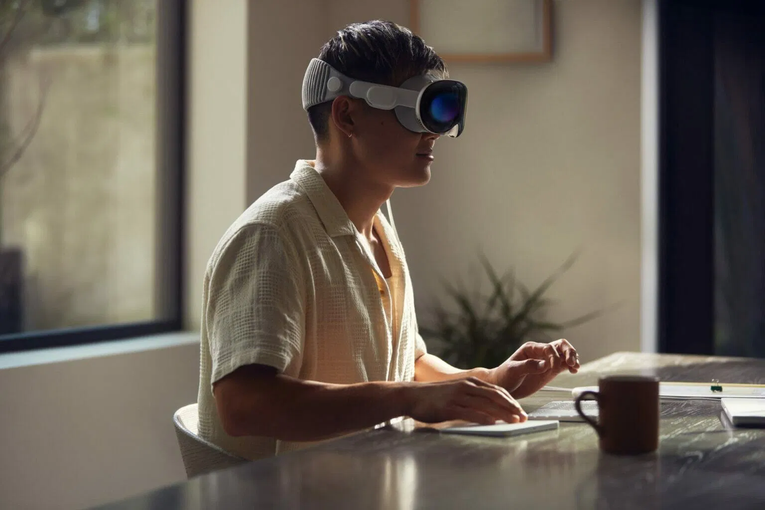 Знакомство с Apple Vision Pro. На что способны очки дополненной реальности за $3499?