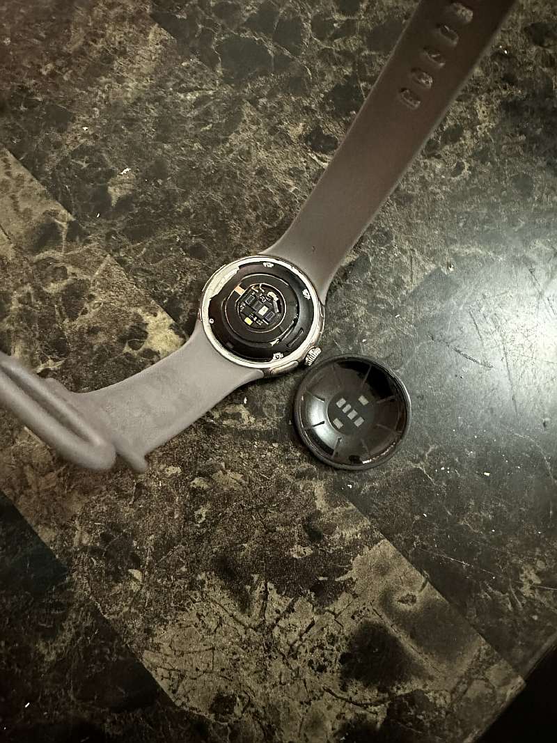Это фиаско, Google. Смарт-часы Pixel Watch распадаются на части спустя пару месяцев эксплуатации