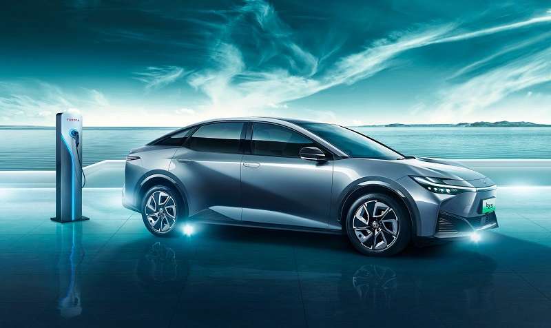 Toyota заявила о «значительном прорыве» в технологии АКБ для электромобилей: 1200 км и 10 минут зарядки!
