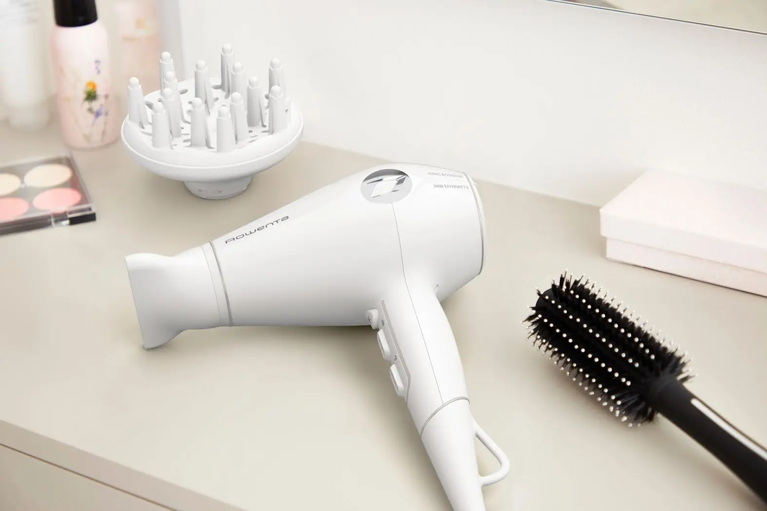 10 лучших фенов для волос. От недорогих моделей до премиального Dyson