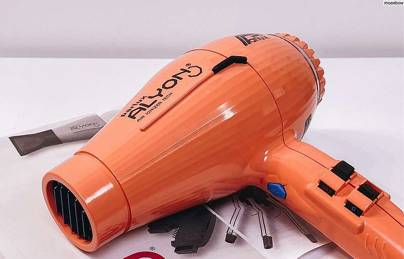 10 лучших фенов для волос. От недорогих моделей до премиального Dyson