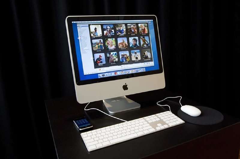 25 лет назад вышел первый iMac. Как менялся дизайн культового моноблока Apple (фото)