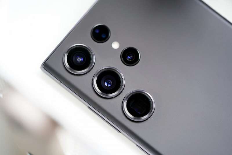Samsung-440-mp-camera.jpg
