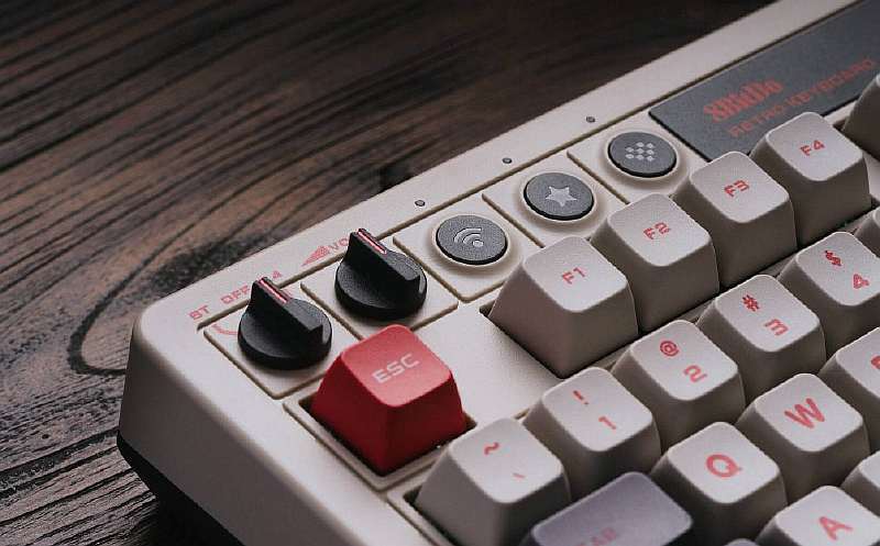 Вещь дня. 8BitDo сделала красивую механическую клавиатуру в ретро-стиле за 99$