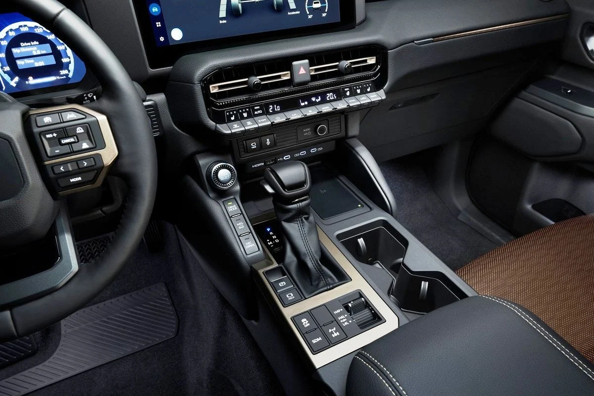Toyota представила новый Land Cruiser Prado. Фото и видео легендарного внедорожника