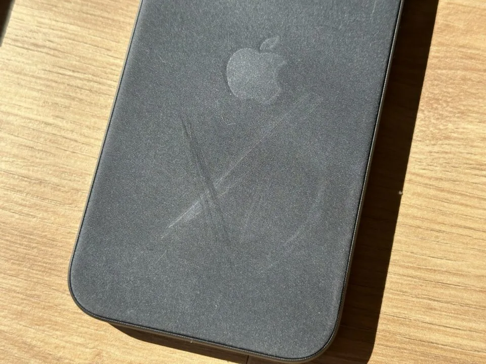 И это называется премиум? Вот почему не стоит покупать чехлы Apple FineWoven