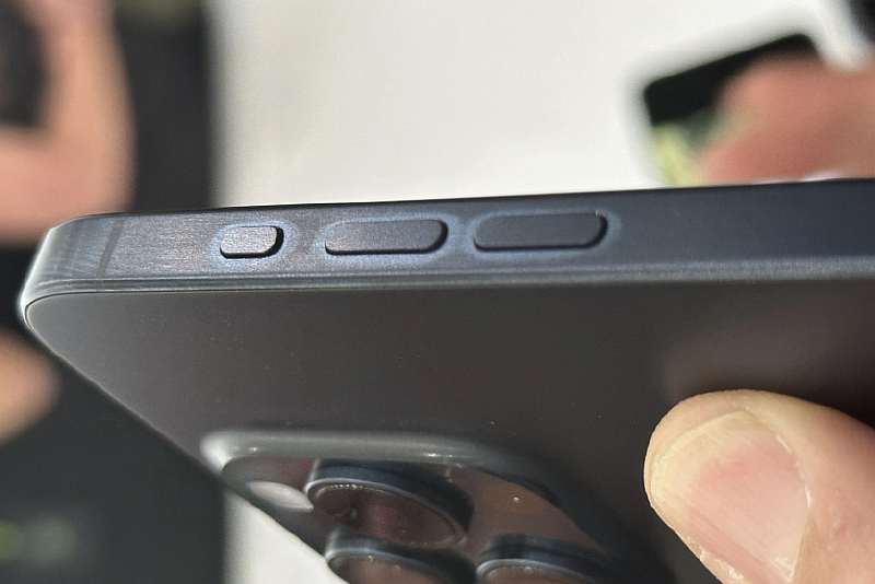 Не спешите брать титановый iPhone 15 Pro. У смартфона есть большая косметическая проблема